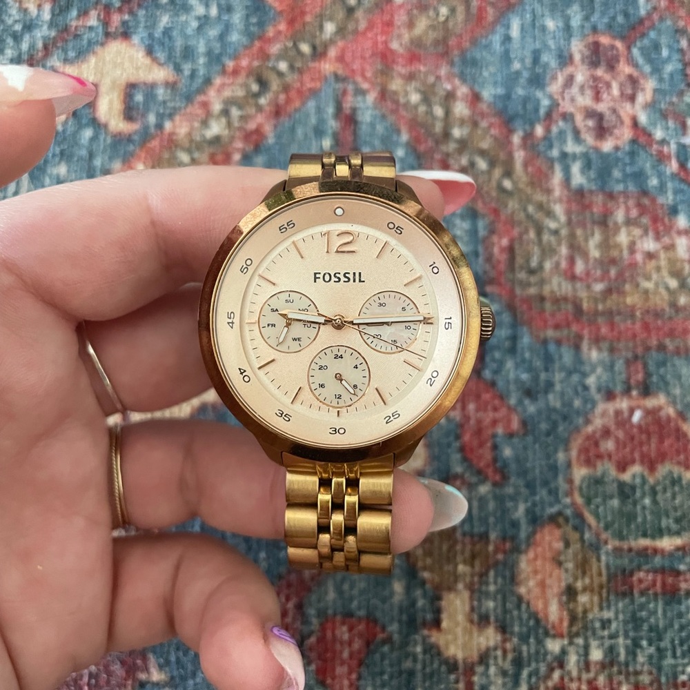 Fossil Watch in Rose Gold w/ pearl face